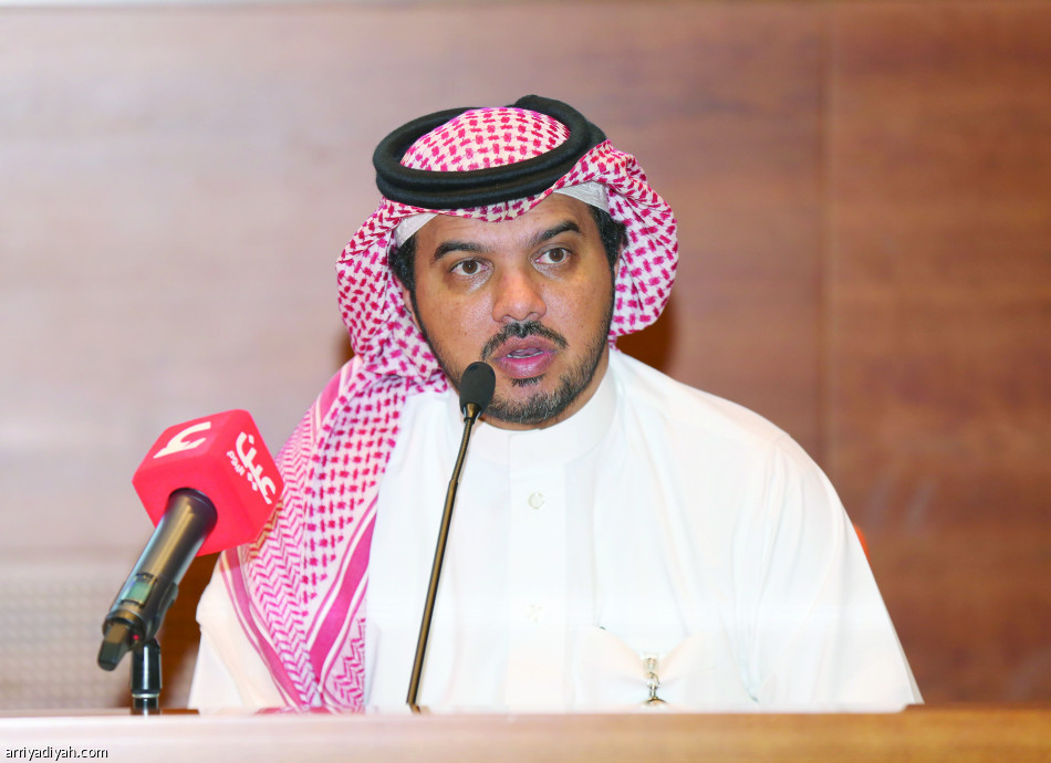 تخفيض أجور السعوديين واعتماد نظام رخص للمحترفين