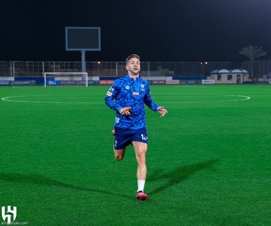 الهلال يخسر الفرج 30 يوما