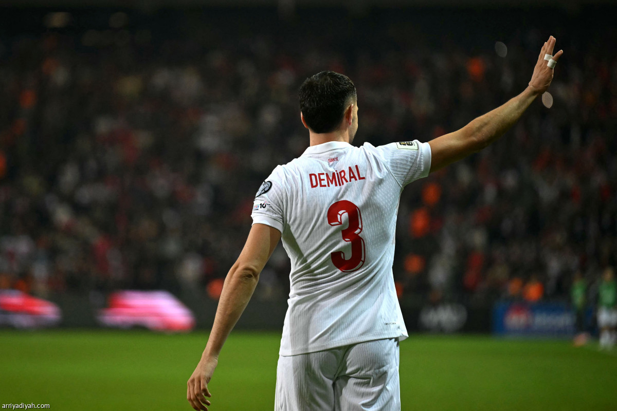 ديميرال يحتفل