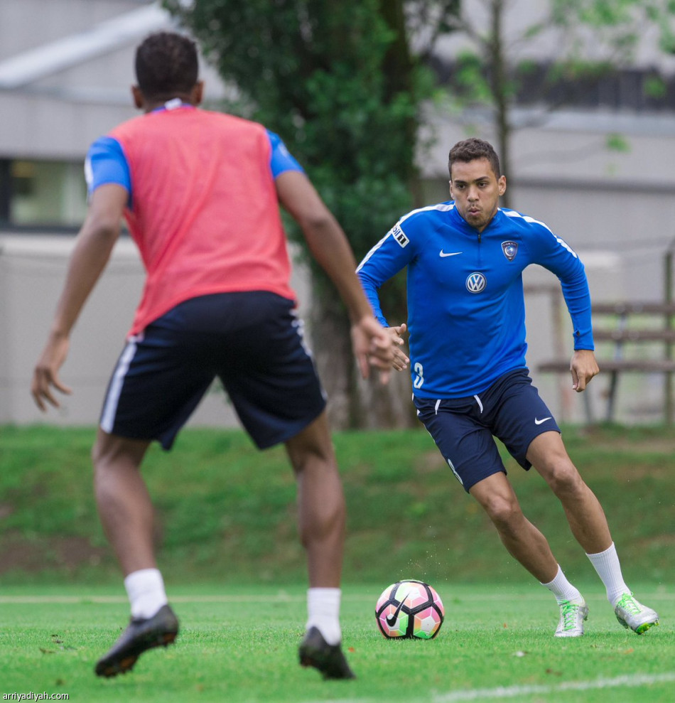 دياز يفصل مدافعي الهلال عن المهاجمين