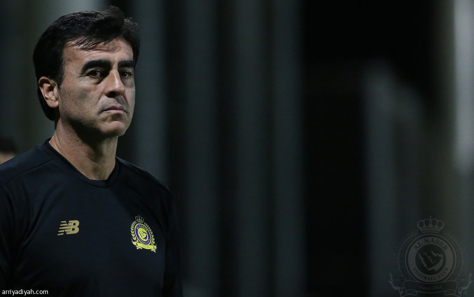 مدرب النصر يشدد على الالتزام في معسكر جبل علي