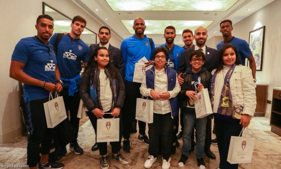 الهلال يصل لندن وسط استقبال جماهيري