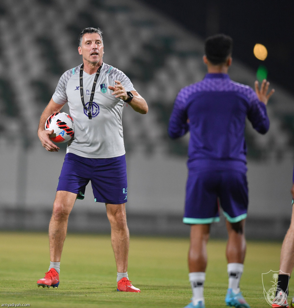 الأهلي يعود بعد تجربة الطائي