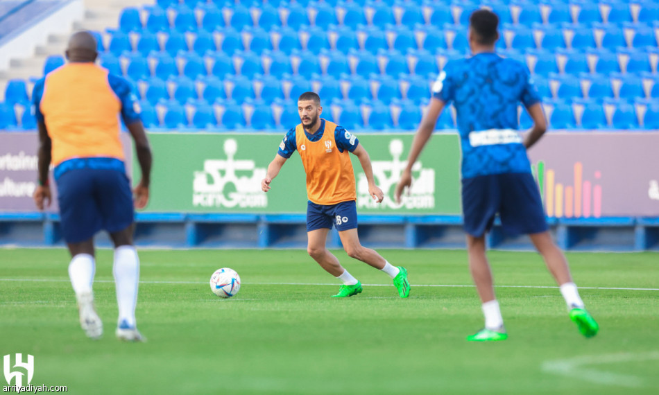 الهلال.. الشهري يعود إلى فنلندا وهيون يلامس الكرة