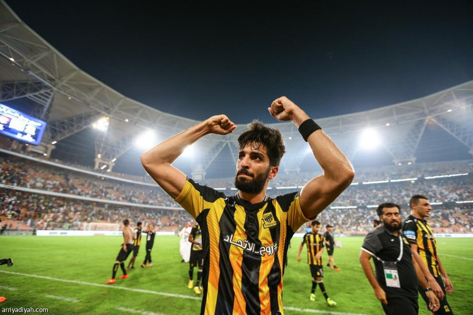 قوة الهجوم والدفاع .. بين الاتحاد والهلال