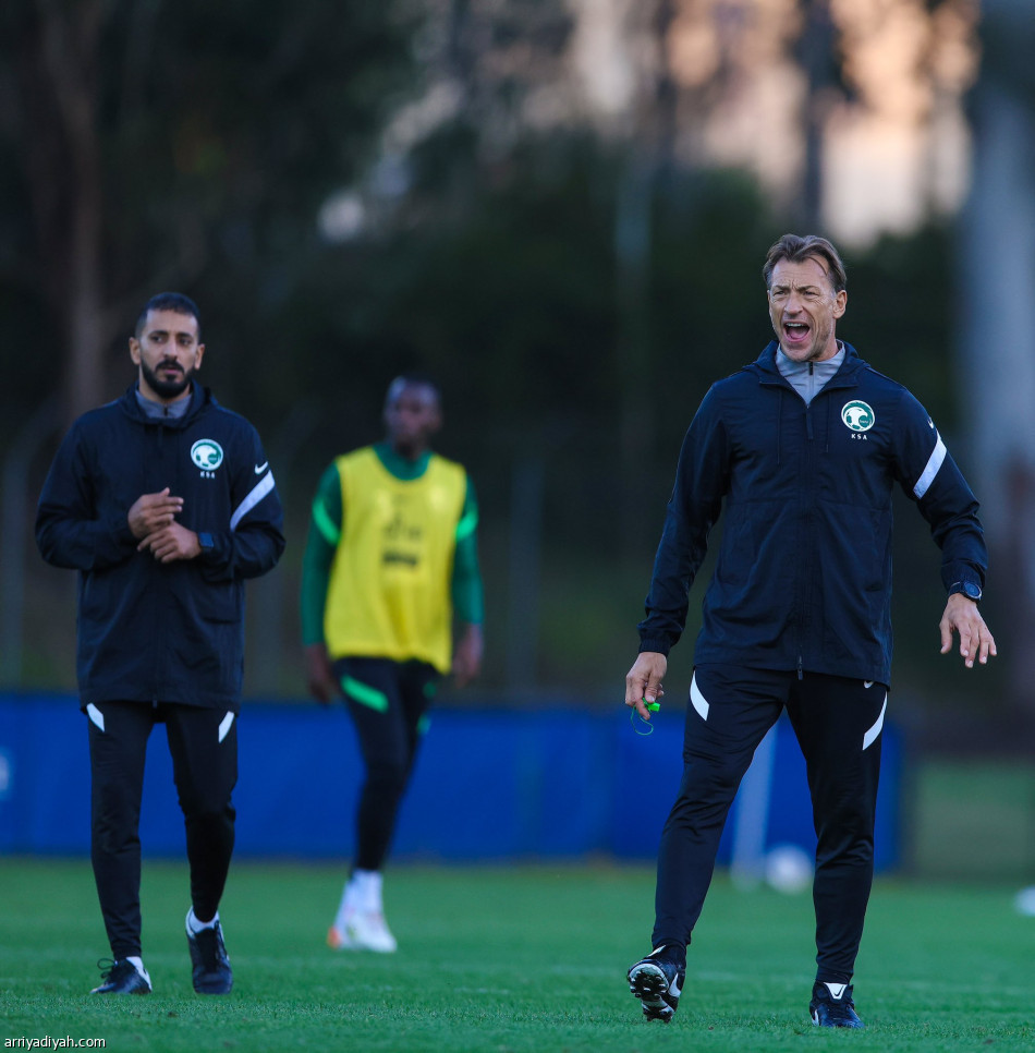 الأخضر يرفع تحضيراته للكنغر