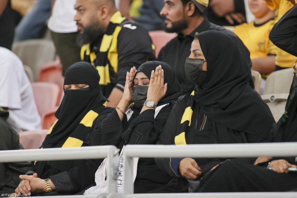 بالسلبية.. 
الاتحاد يتجاوز الأهلي