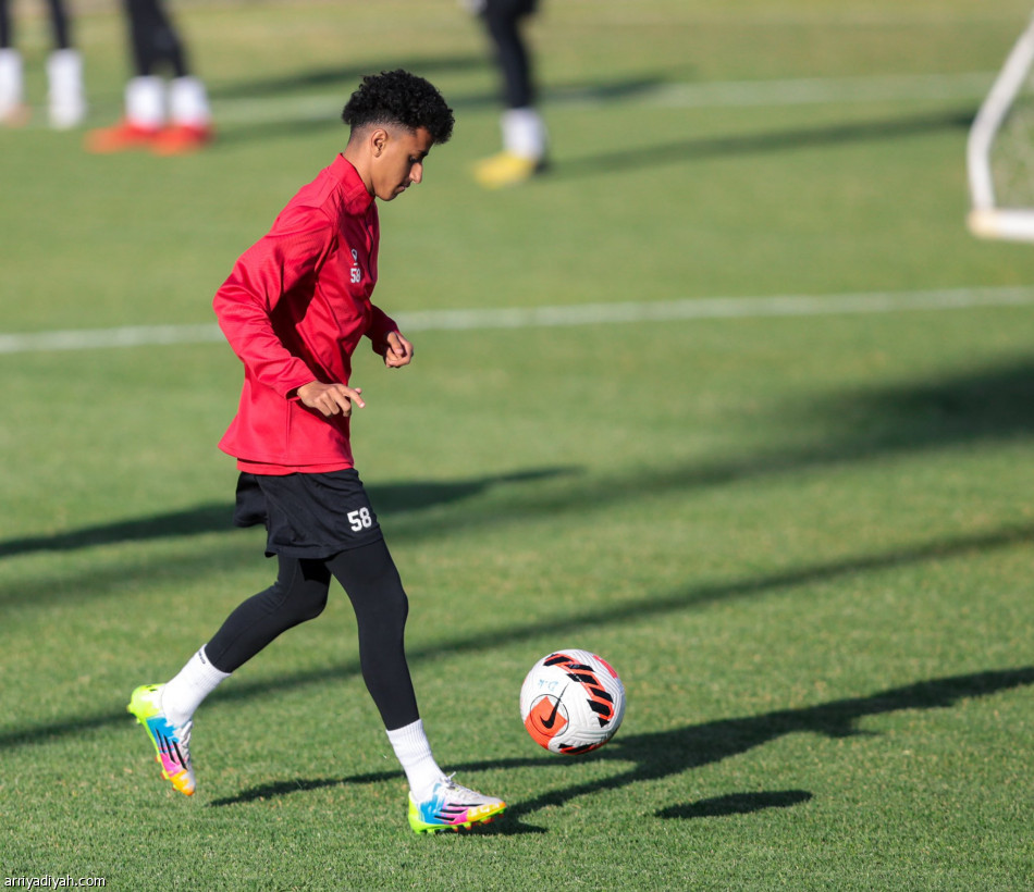 رئيس ضمك يطالب اللاعبين بالتركيز