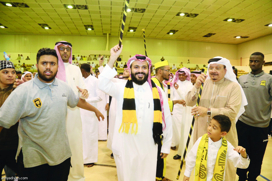 الاتحاديون يرقصون على أنغام المزمار