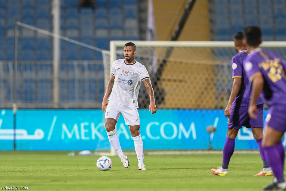 الشباب يكتسح الطائي.. ويتصدر