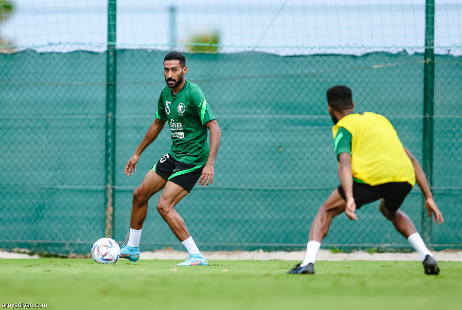 الأخضر يطبق الاستحواذ قبل أمريكا