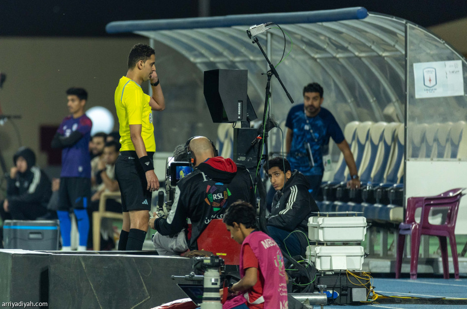 ضمك يضمن البقاء بنقاط أبها