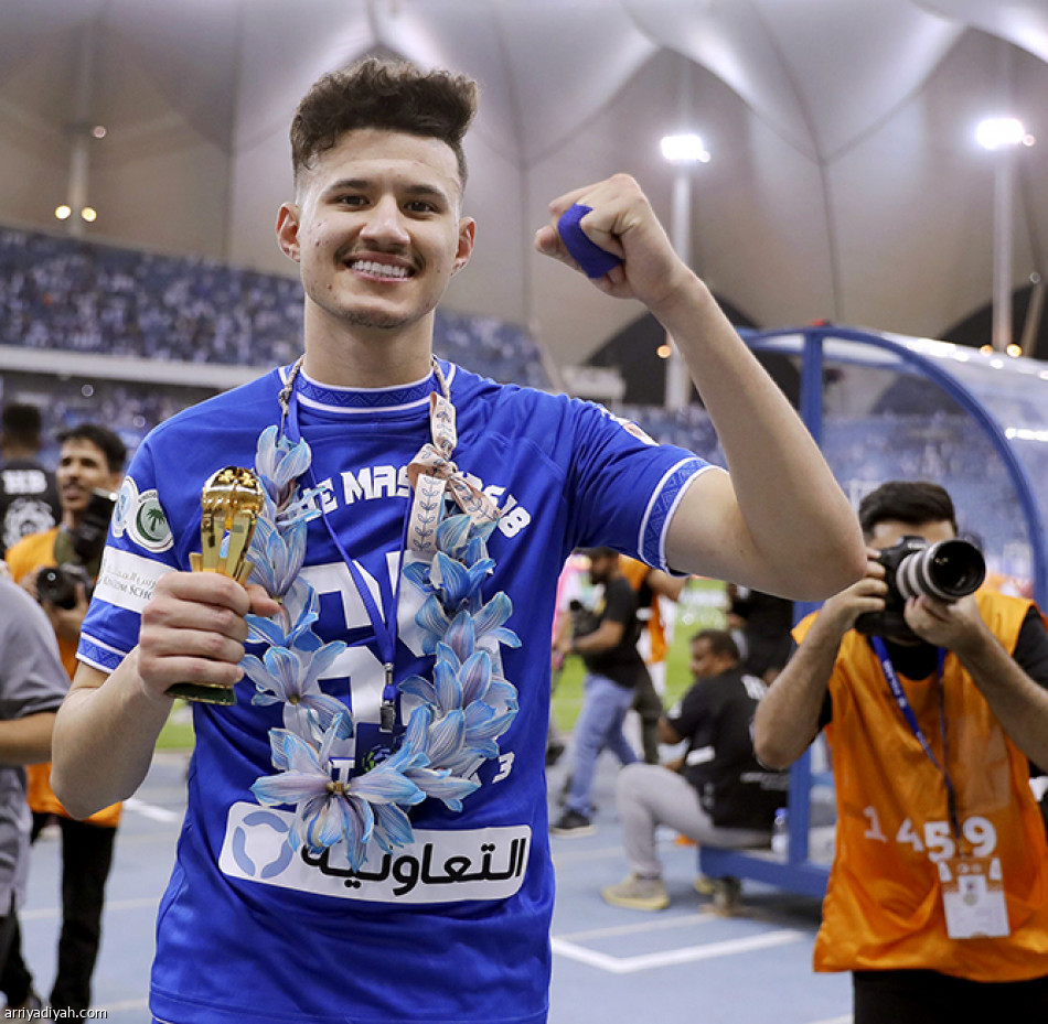 الفارق في 7 ألقاب..
الأهلي الأقل.. والاتحاد الأكثر