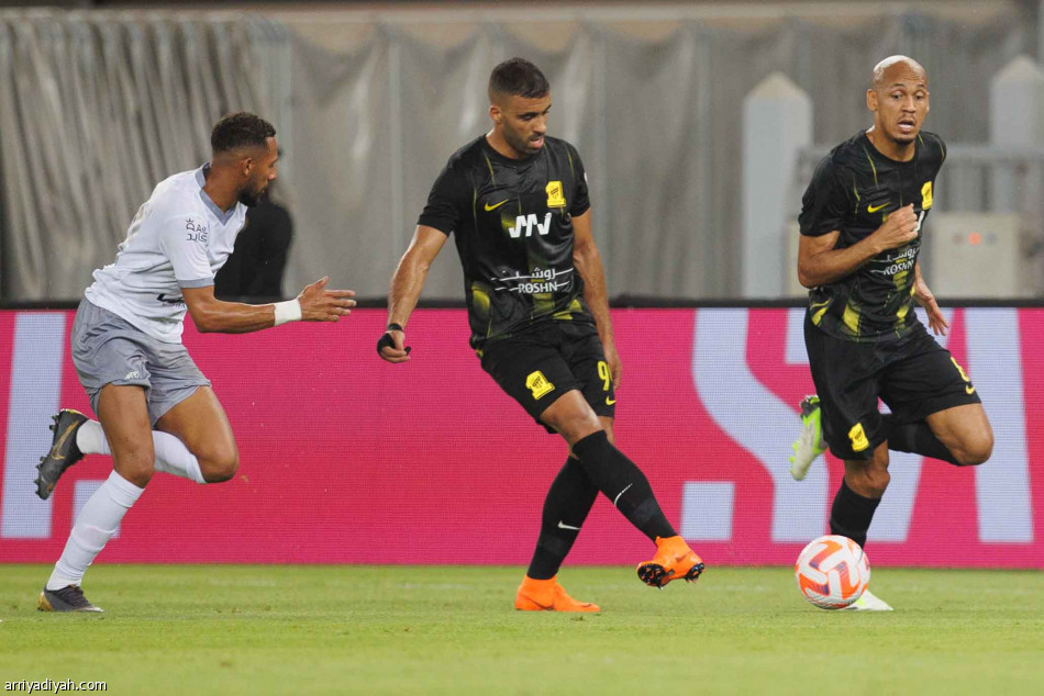 حمدالله والعمري يهديان الاتحاد نقاط الطائي