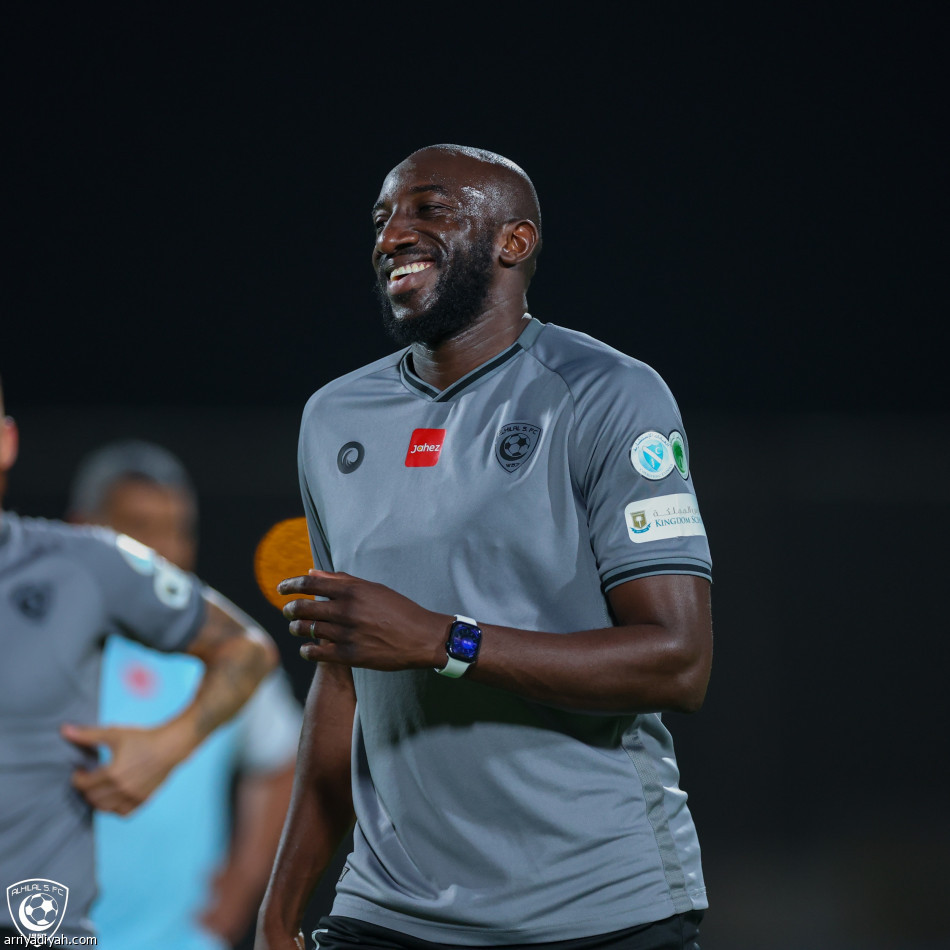 الهلال.. الفرج يلامس الكرة.. وميشيل يواصل العلاج