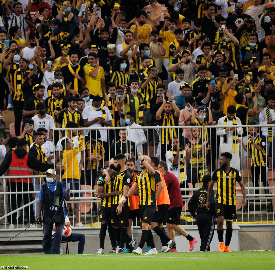 الاتحاد يهزم ضمك في 3 دقائق.. ويؤمن الصدارة