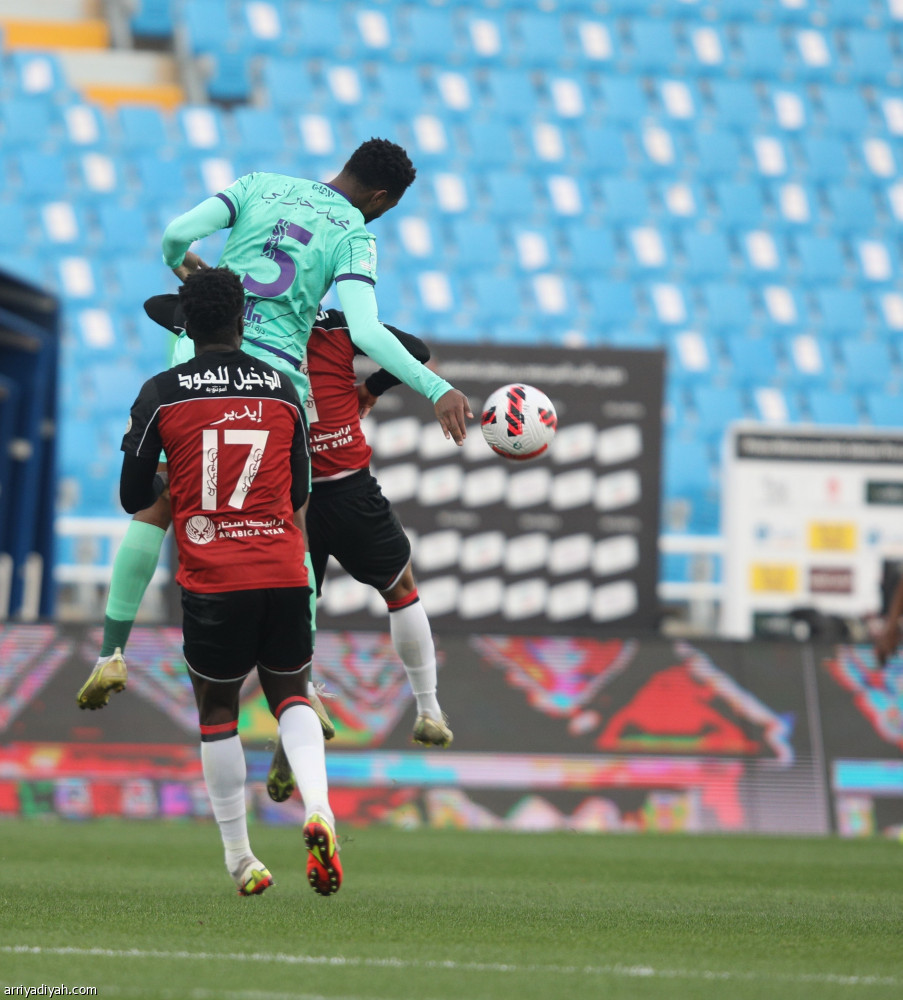 الرائد يذيق الأهلي الخسارة «الثالثة تواليا»