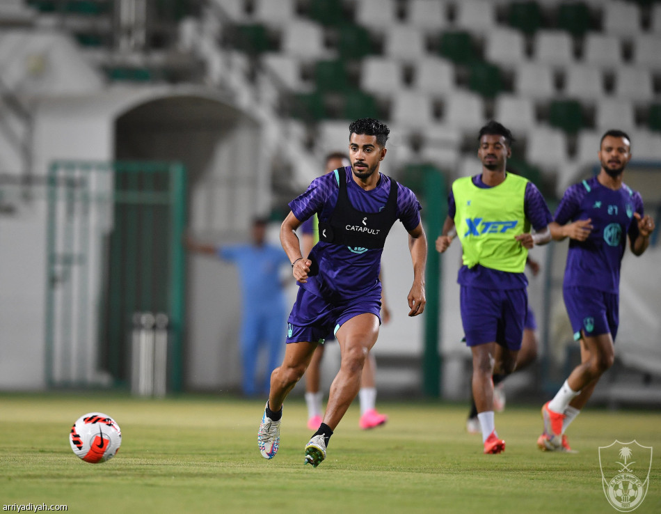 الأهلي يعود بعد تجربة الطائي