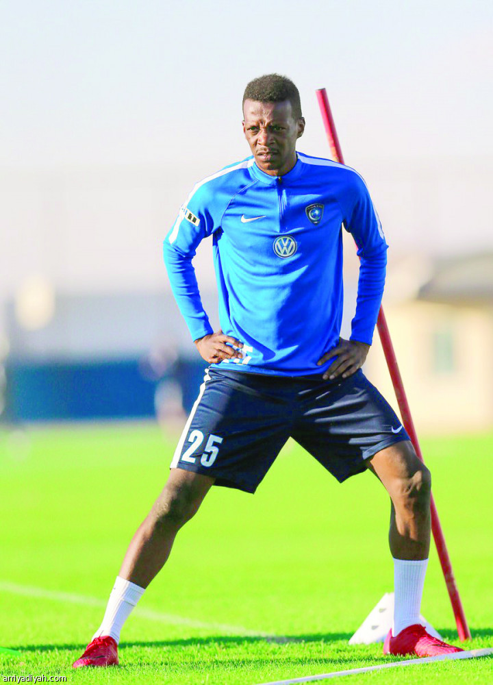 الهلال يضم الدوسري إلى قائمة التعاون