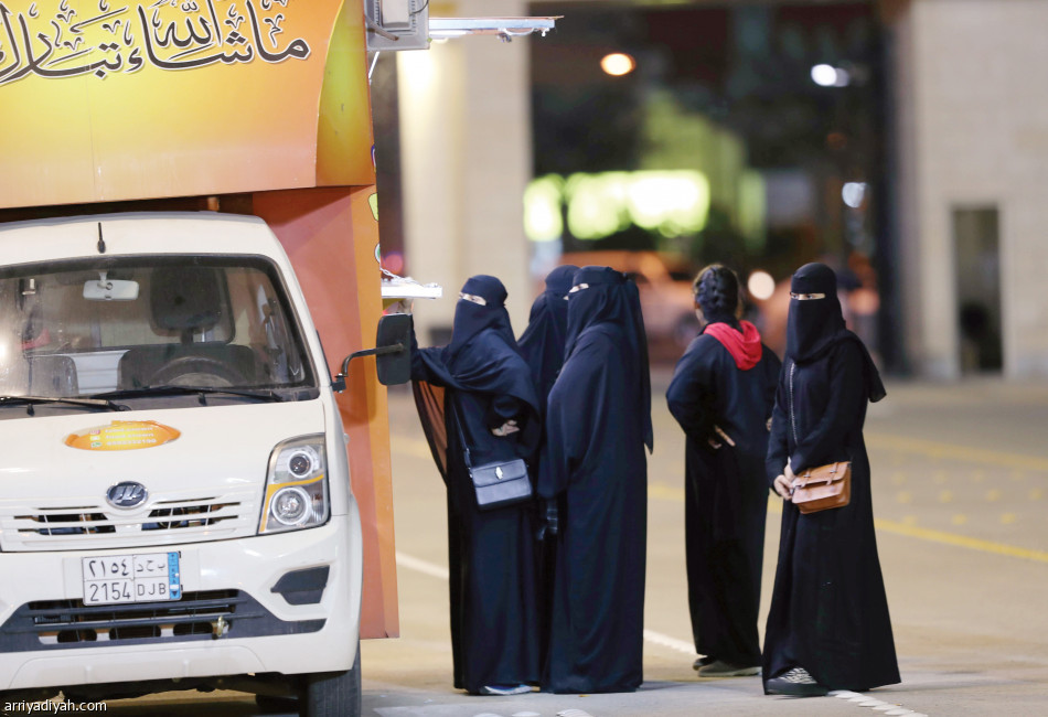 العائلات النصراوية تدعم الفريق