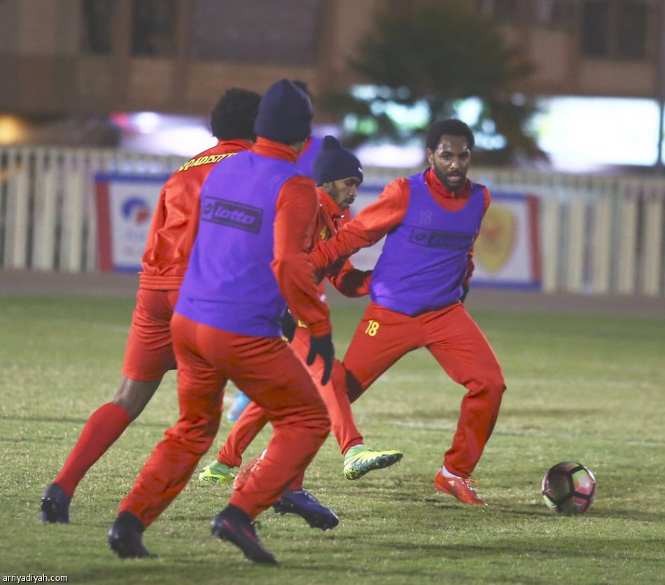أنجوس يطالب لاعبي القادسية بنقاط الوحدة