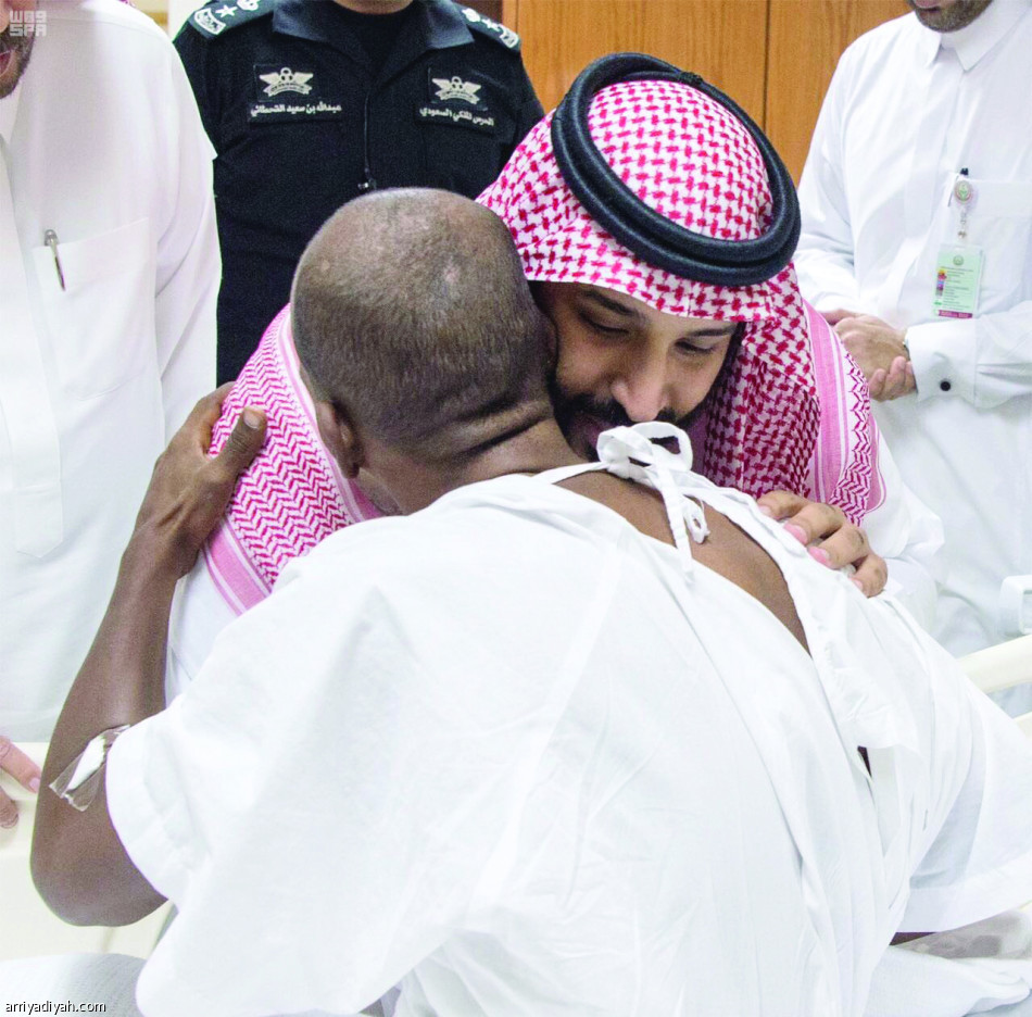 ولي العهد يشارك مصابي رجال الأمن فرحة العيد