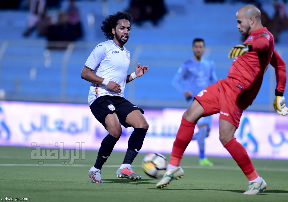 الشباب يواصل انطلاقته القوية ويظفر بنقاط الباطن