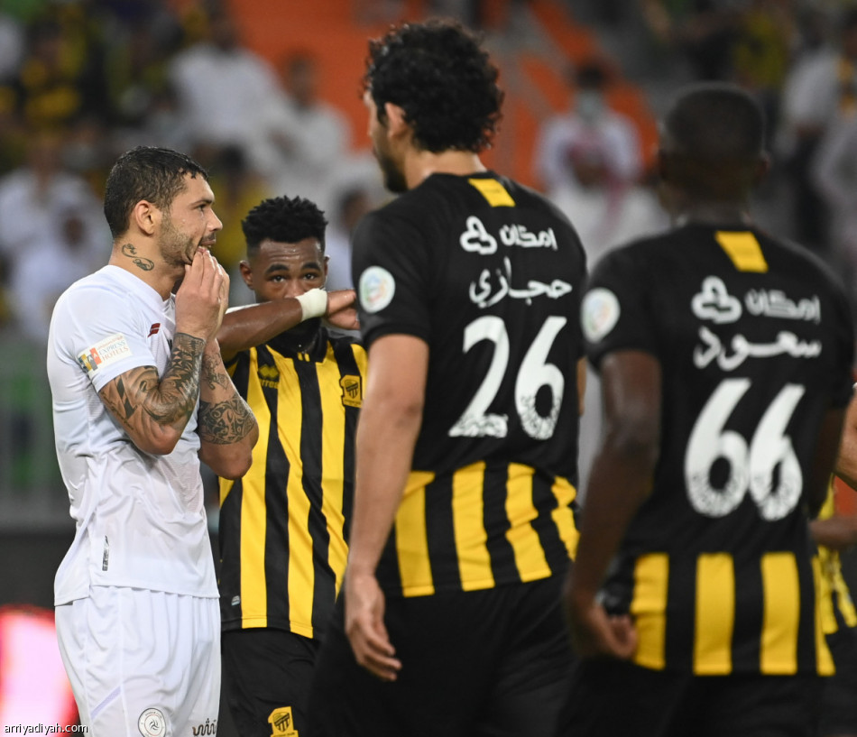 الشباب يبعثر الاتحاد ويهدي الصدارة إلى ضمك