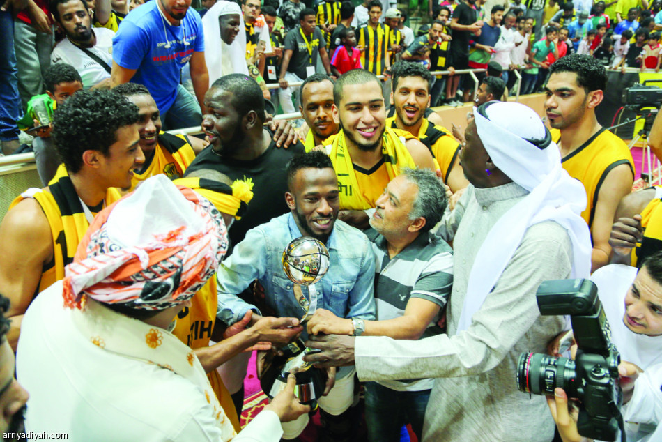 الاتحاد يسقط الأهلي.. ويتوج بكأس فيصل