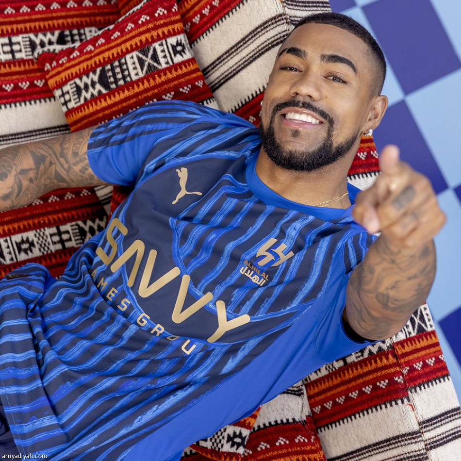 الهلال يكشف عن الطقم الجديد