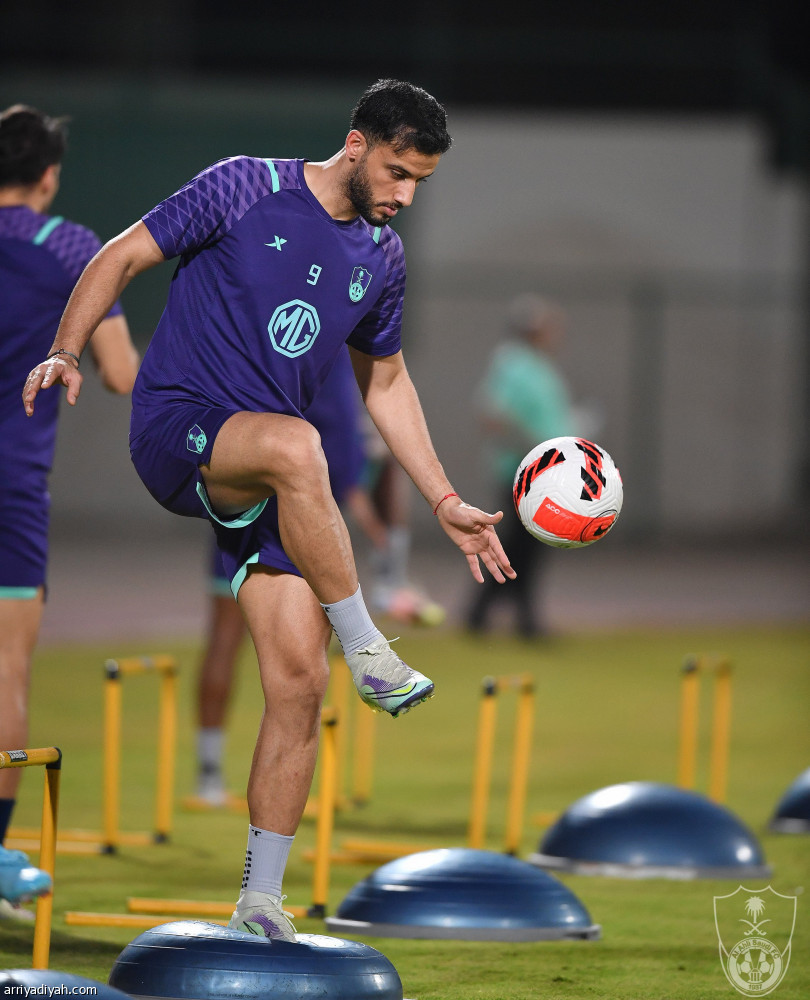 الأهلي يعود بعد تجربة الطائي