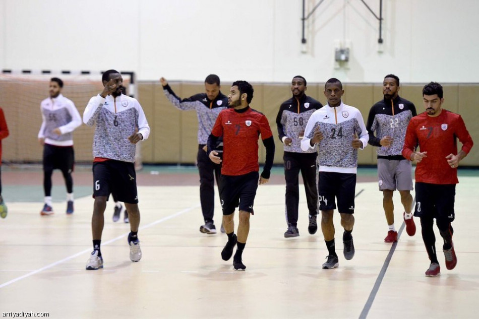 أمطار الرياض تجبر الشباب على الصالة المغلقة