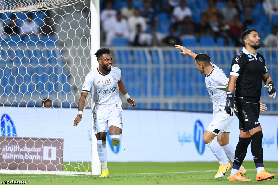 الشباب يقسو على الباطن بثلاثية