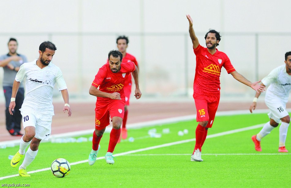 سباق خرجاوي على هداف الأولى