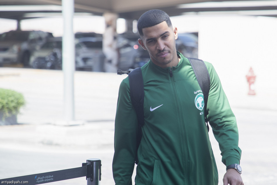 الأخضر يغادر إلى أبوظبي