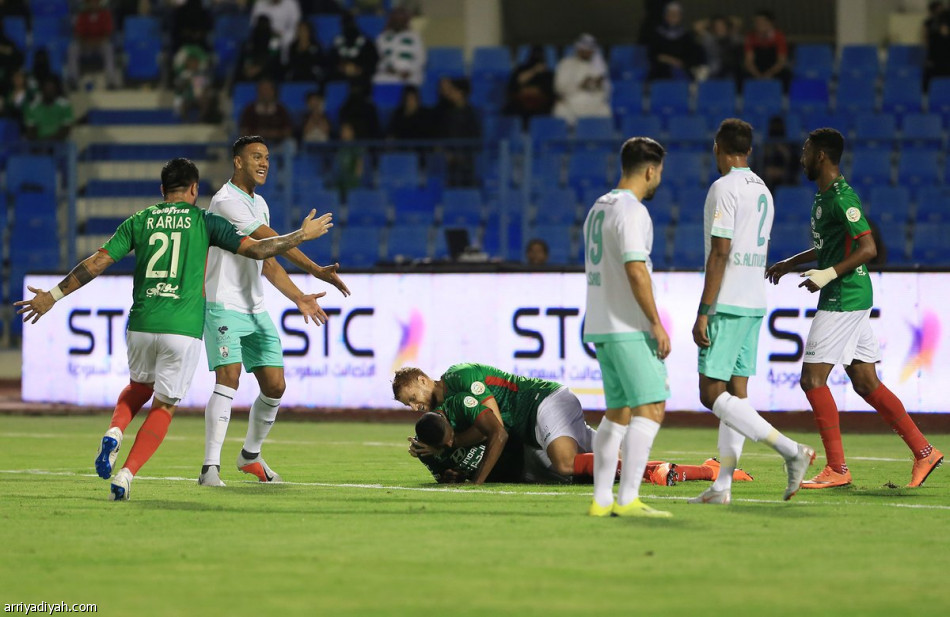 تحت المطر.. الاتفاق يغسل الأهلي بسداسية