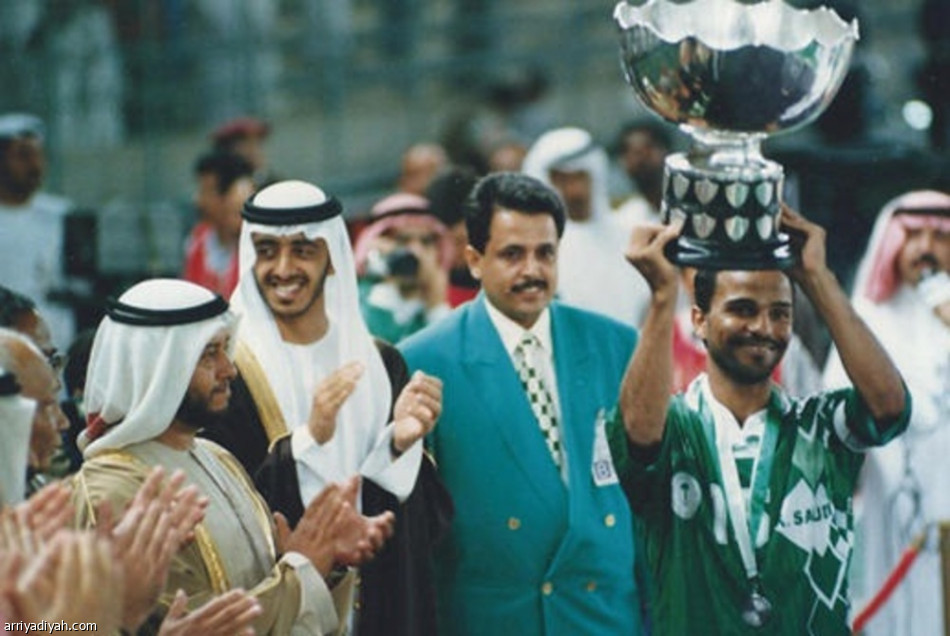 من كرت ماجد إلى هدف سمعة مروراً بنهائي 96 .. أحداث لاتنسى في مباريات السعودية والإمارات