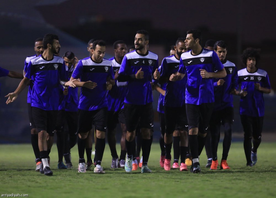 هجر يواصل تدريباته على فترتين