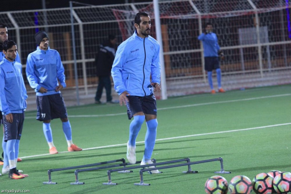 القروني يجهز أسلحته لحصد نقاط النصر