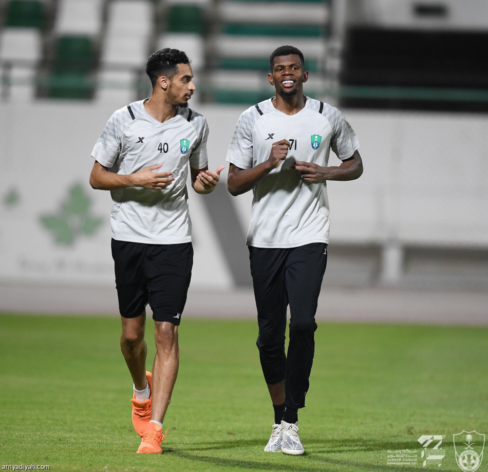 الأهلاويون يستقبلون فايق بـ«ممر ترحيبي»