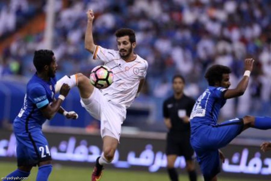 الهلال حامل اللقب يقصي الشباب من كأس ولي العهد
