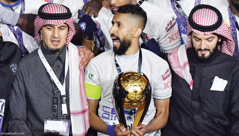 الأزرق.. 
3 بطولات في 221 يوما