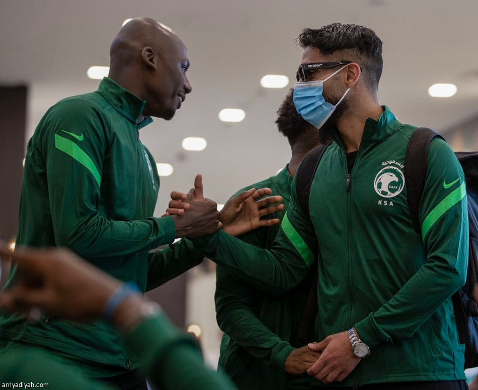 بعثة الأخضر تصل أبوظبي