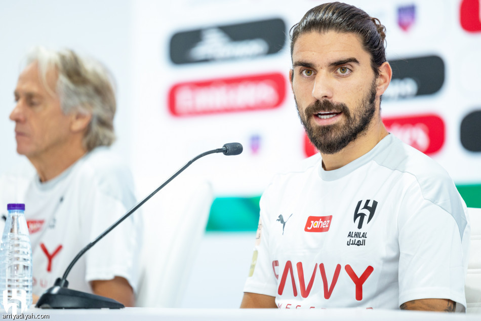 سافيتش
يقود الهلال