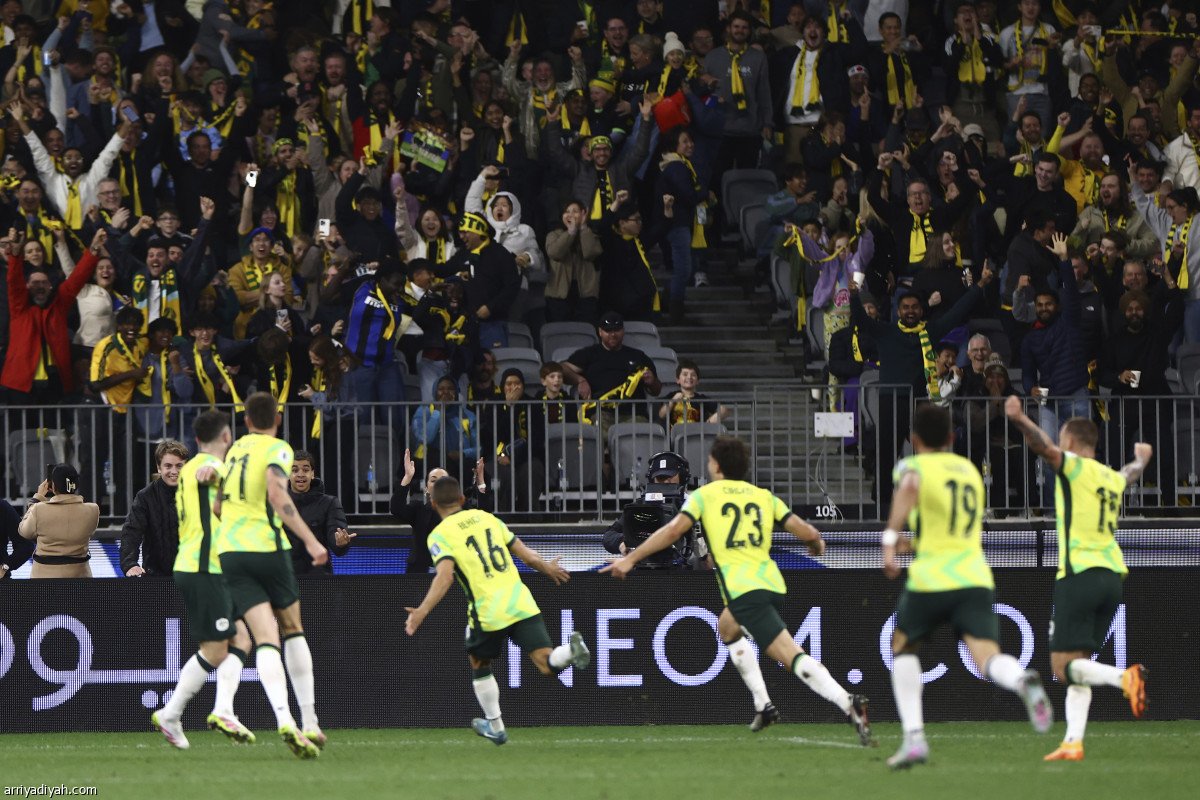 عزيز يقرب المونديال