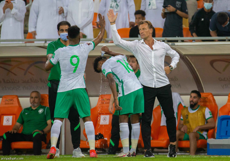 7
دقائق
تعيد العازف