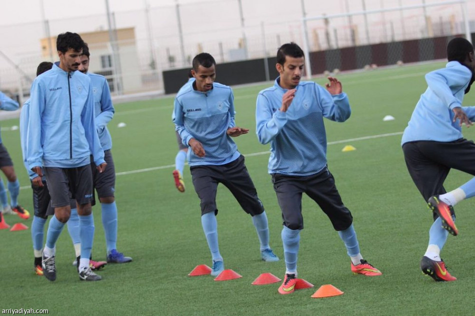 القروني يطمح لتسجيل الانتصار الأول في الدوري