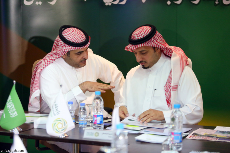 الأندية تؤكد تعاونها مع الناقل الرسمي خلال اجتماع رابطة المحترفين