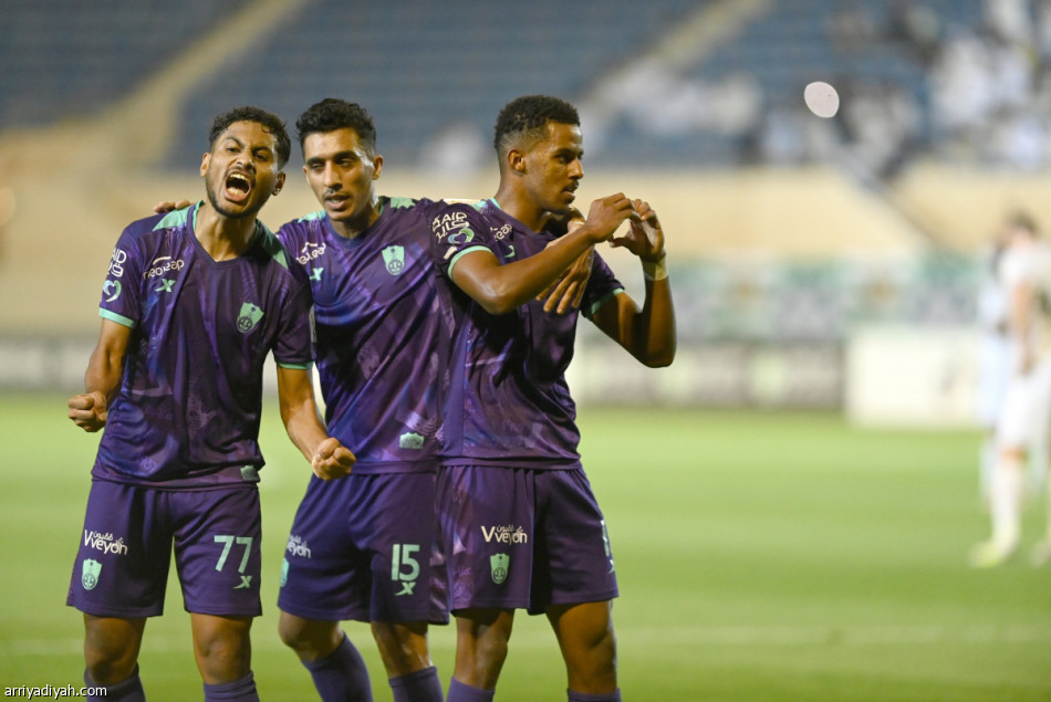 ثلاثية الساحل تقرب الأهلي من «روشن»