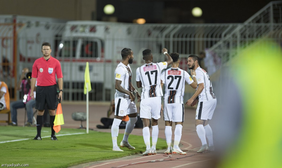 الفتح يعطل انطلاقة الشباب